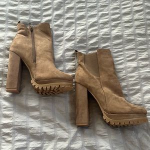 Tan suede chunky heeled zip up bootie. Size 7
